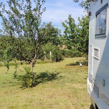 Charmant camping-car à la campagne Labessiere-Candeil Esterno foto