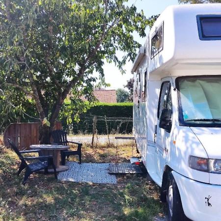 Charmant camping-car à la campagne Labessiere-Candeil Esterno foto