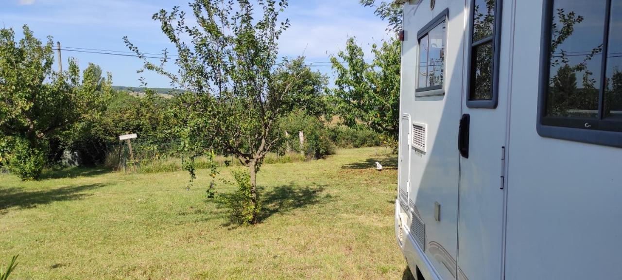 Charmant camping-car à la campagne Labessiere-Candeil Esterno foto